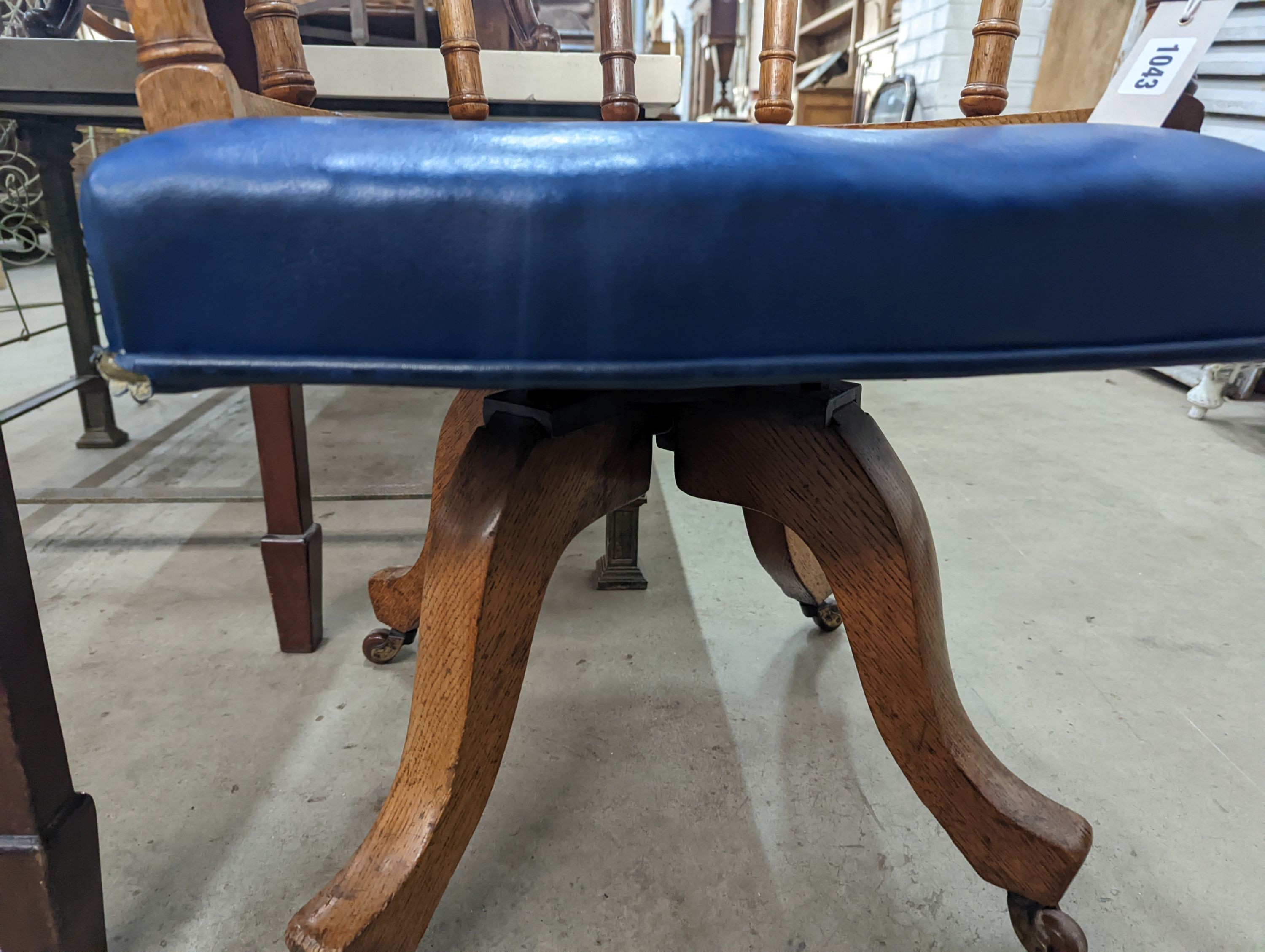 A Victorian oak swivel desk chair, width 61cm, depth 46cm, height 88cm
